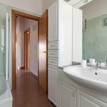 Frank Ronyo Appartement *