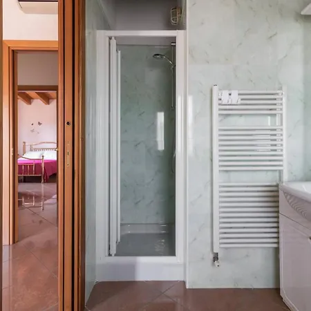 Διαμέρισμα Frank Ronyo