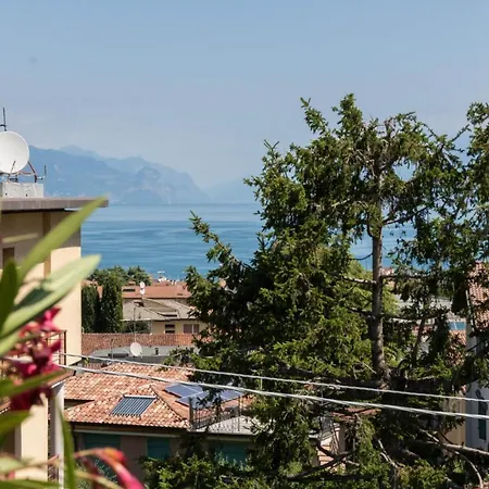 Frank Ronyo דירה *