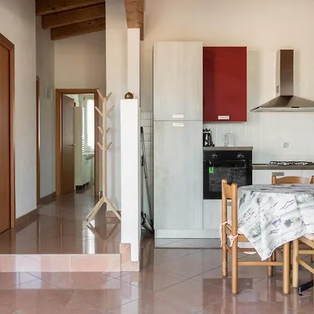 Frank Ronyo דירה דסנזאנו דל גארדה